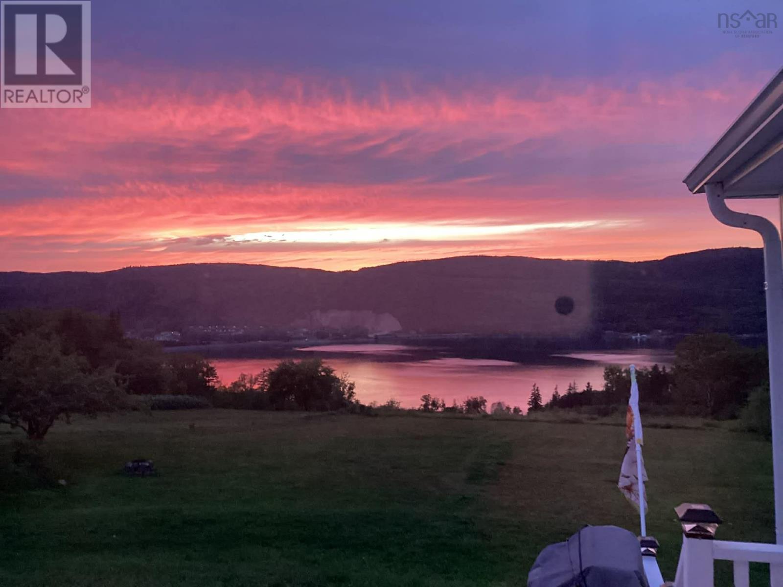 Property 10 of 41 of 868 Highway 105