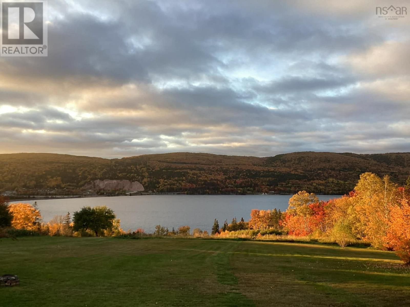 Property 11 of 41 of 868 Highway 105