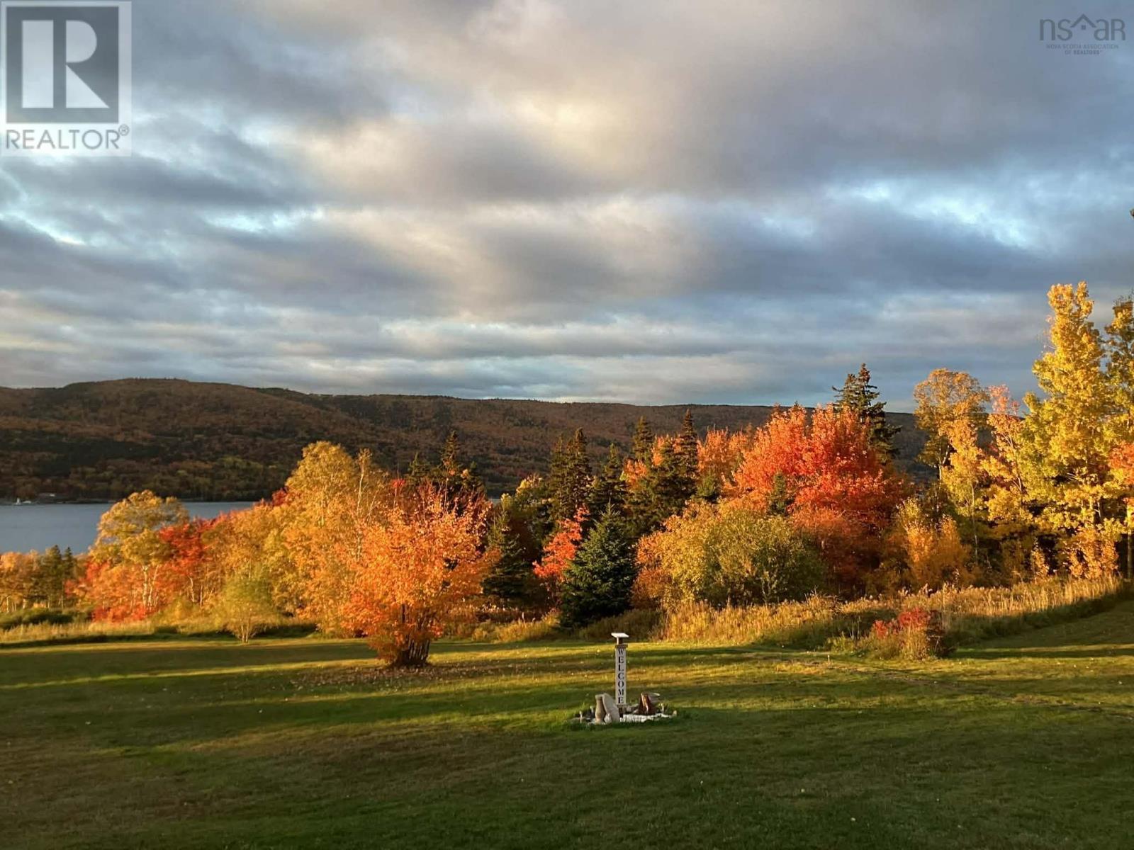 Property 13 of 41 of 868 Highway 105