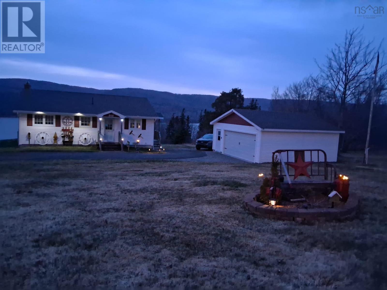 Property 14 of 41 of 868 Highway 105