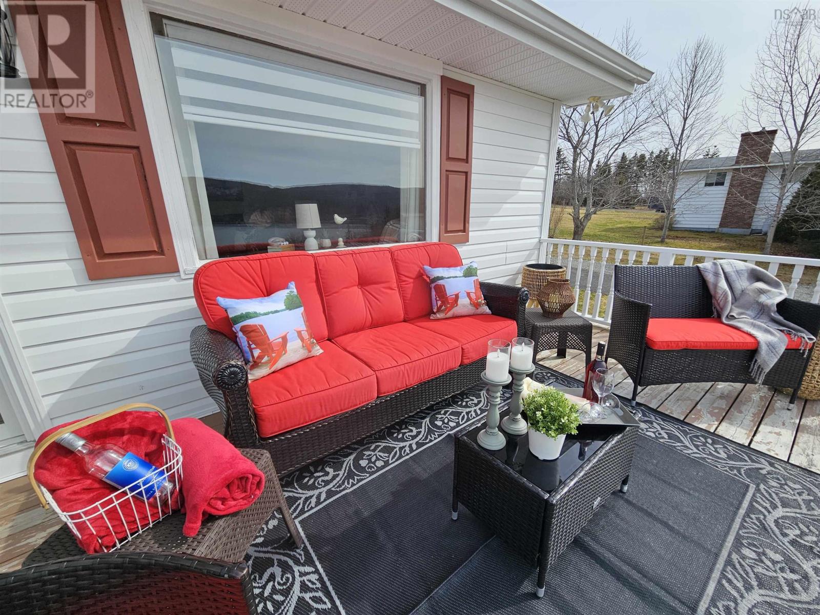 Property 15 of 41 of 868 Highway 105