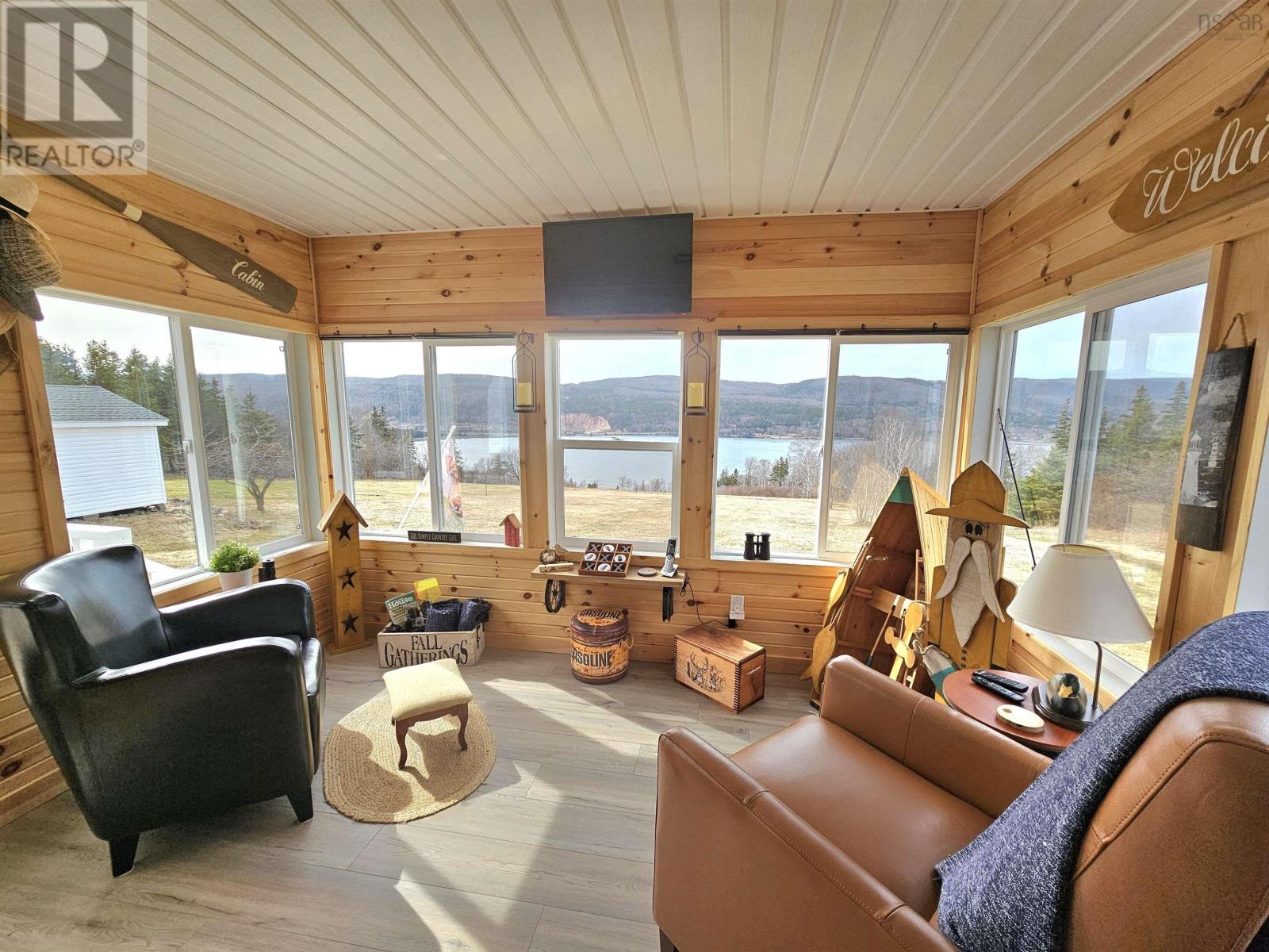 Property 17 of 41 of 868 Highway 105