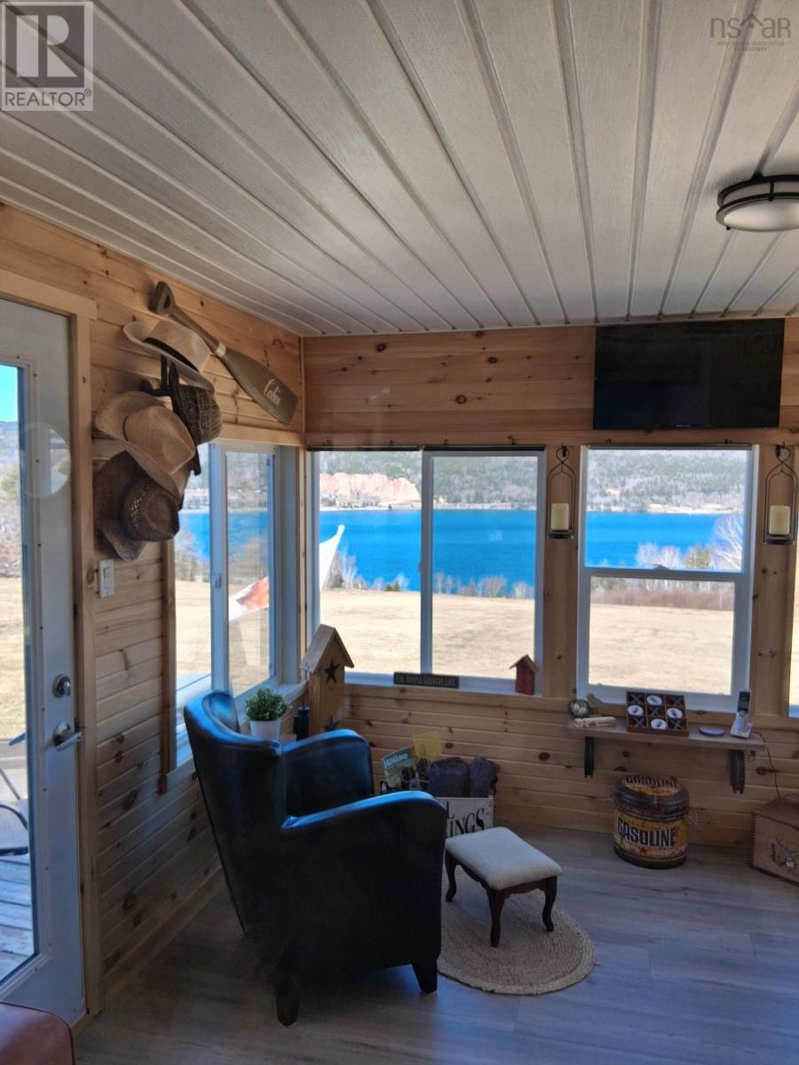 Property 20 of 41 of 868 Highway 105