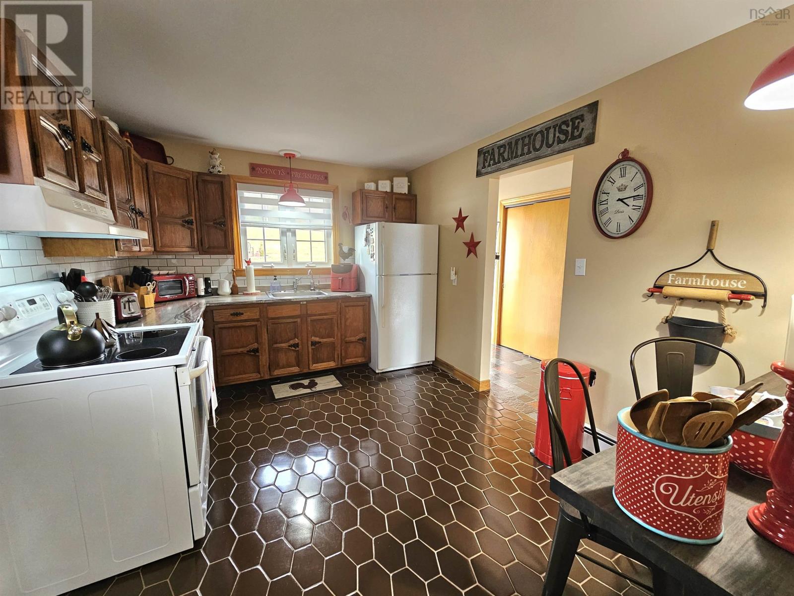 Property 22 of 41 of 868 Highway 105