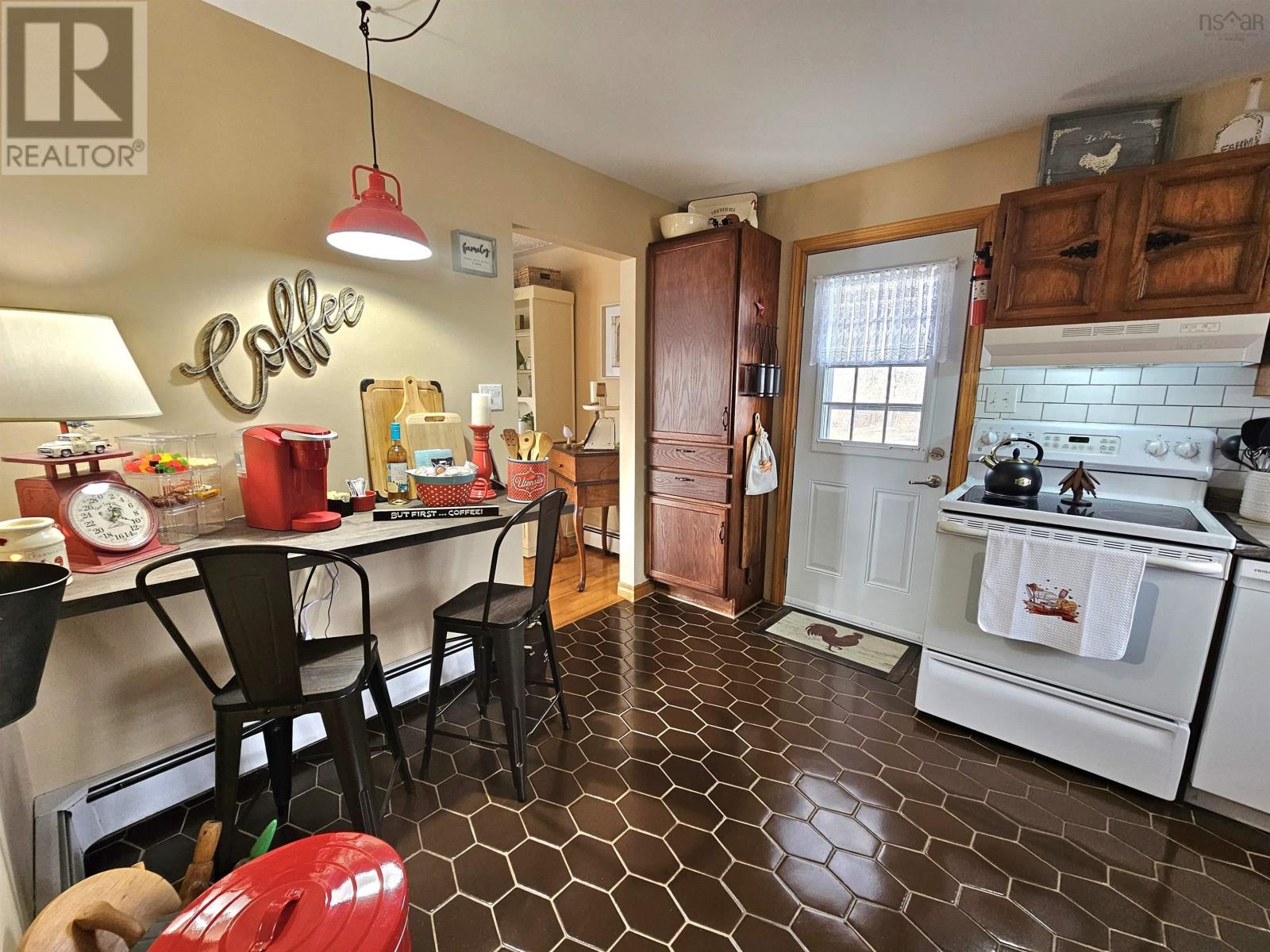 Property 23 of 41 of 868 Highway 105