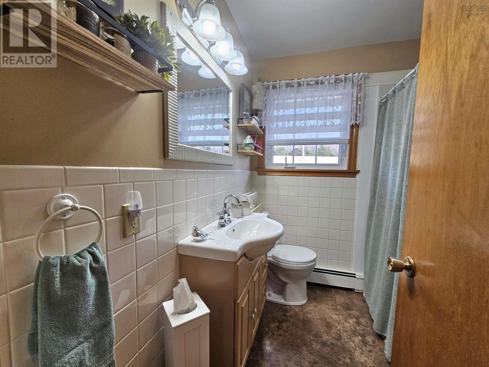 Property 25 of 41 of 868 Highway 105