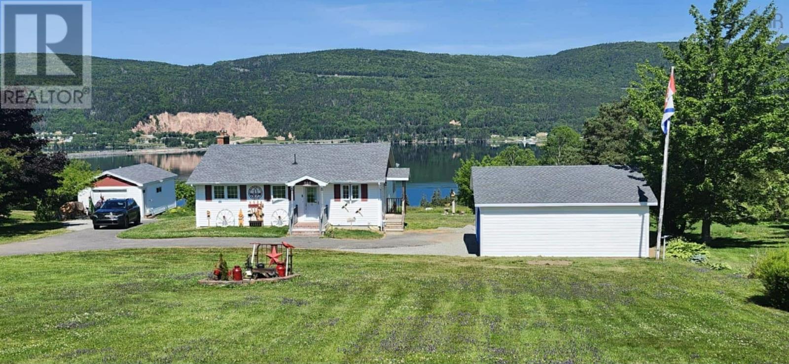 Property 3 of 41 of 868 Highway 105