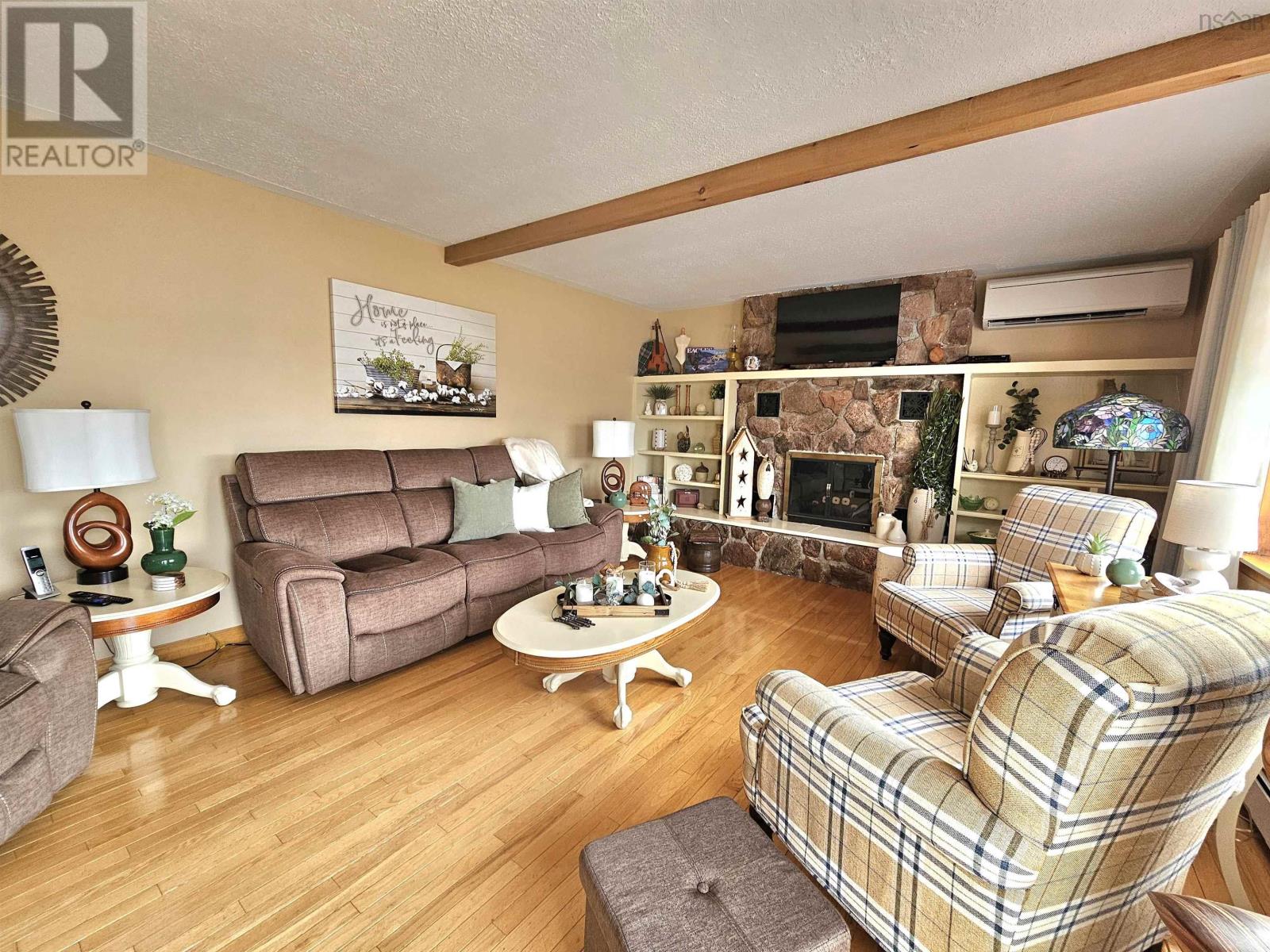 Property 31 of 41 of 868 Highway 105