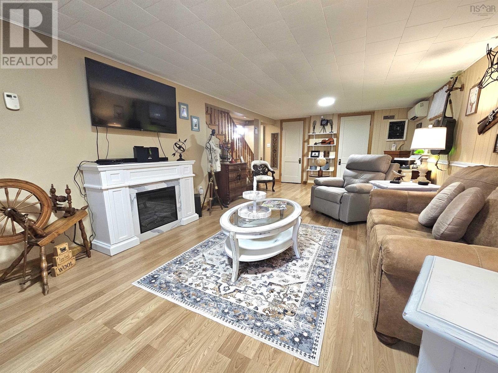 Property 36 of 41 of 868 Highway 105