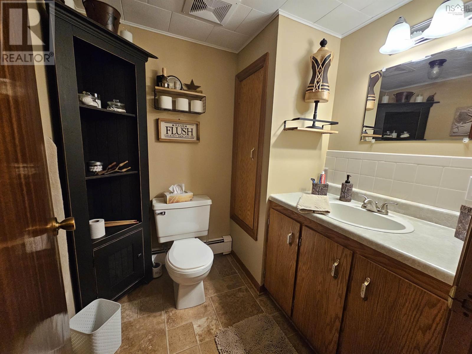 Property 39 of 41 of 868 Highway 105