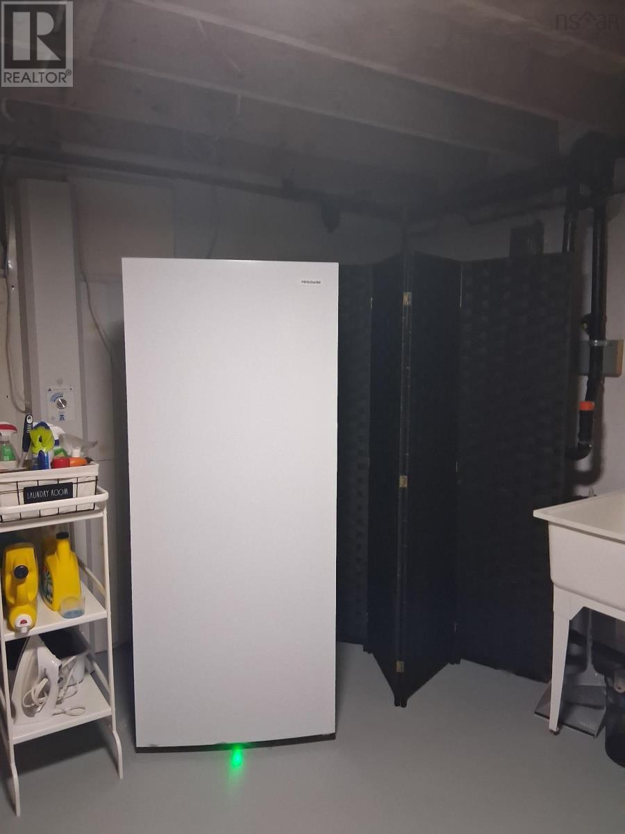 Property 40 of 41 of 868 Highway 105