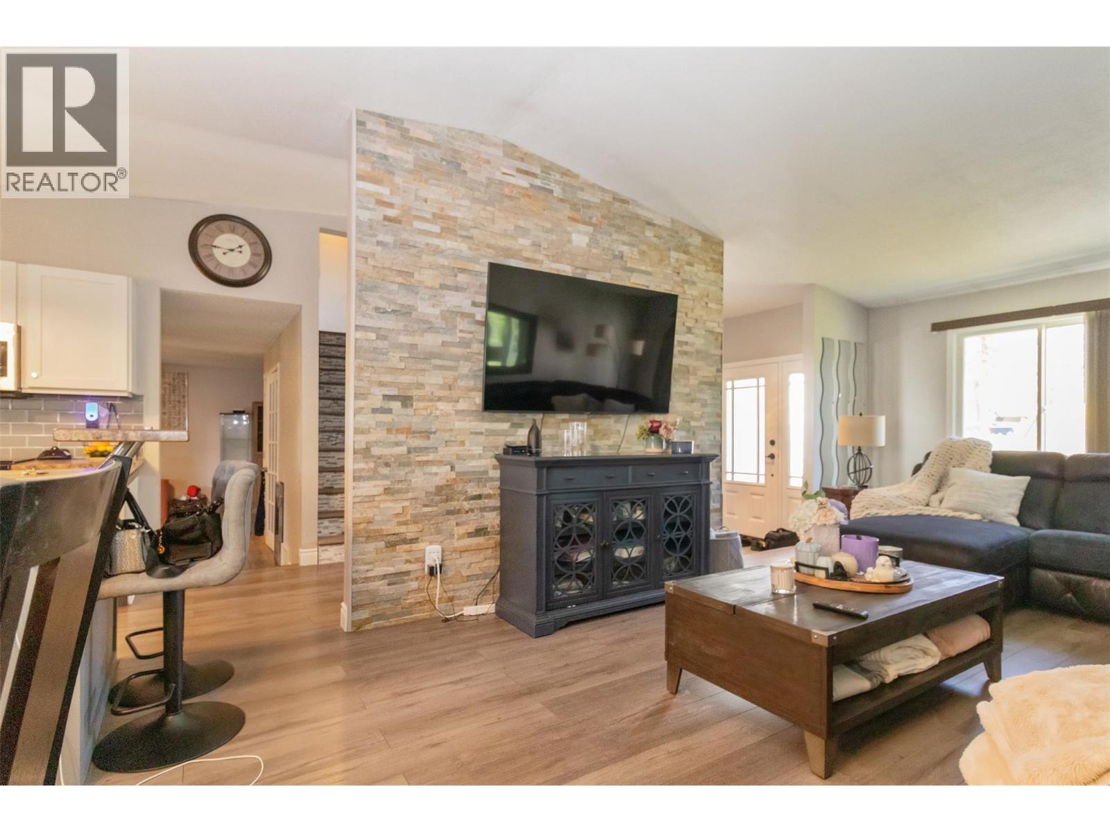  430 Dougall Road North, Kelowna