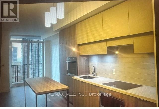 1709 - 8 EGLINTON AVENUE E