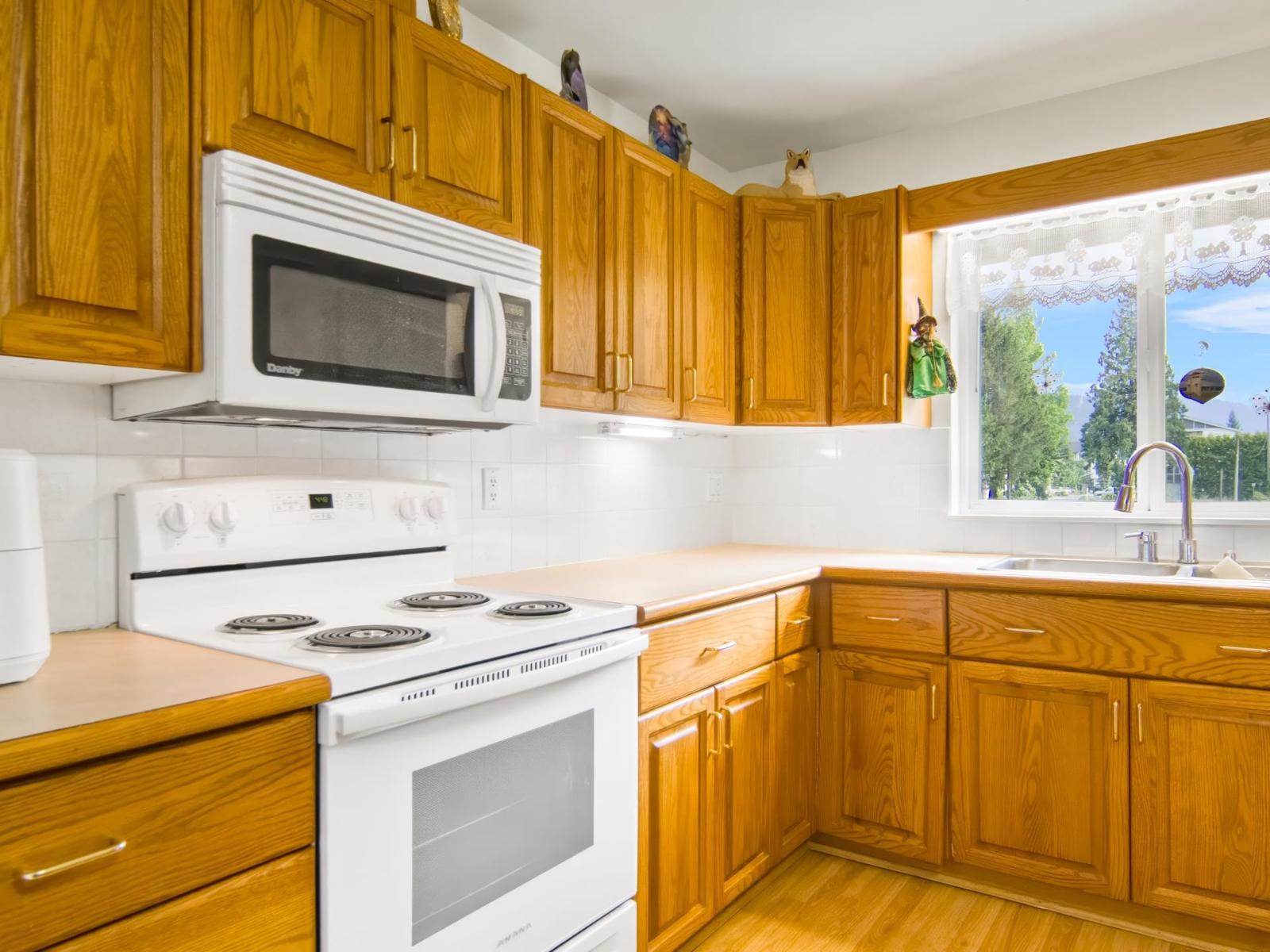 336 CHESTNUT AVENUE, Harrison Hot Springs, Harrison Hot Springs