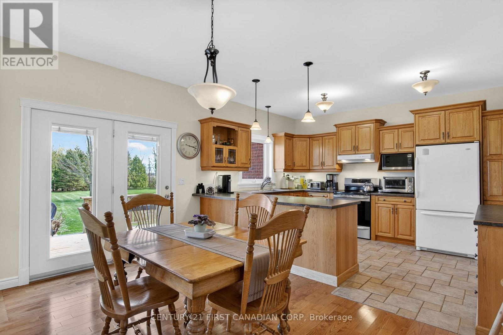 653 PETER STREET - 10