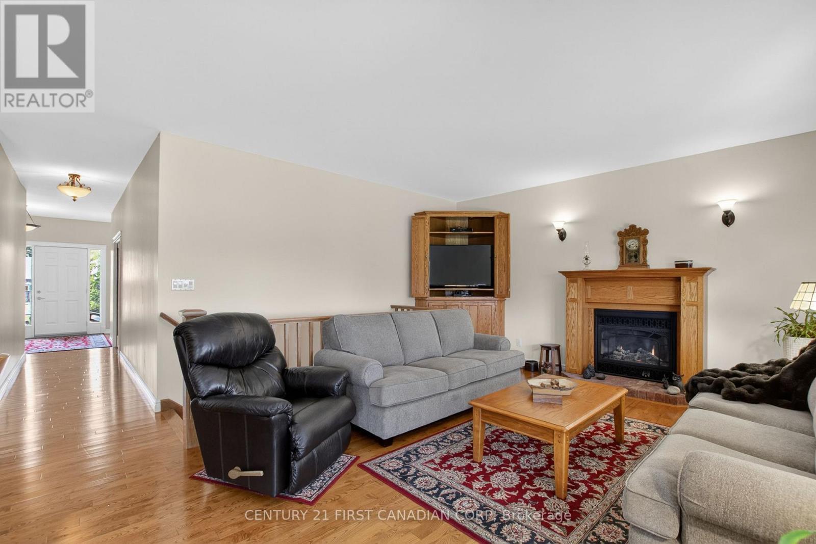 653 PETER STREET - 11