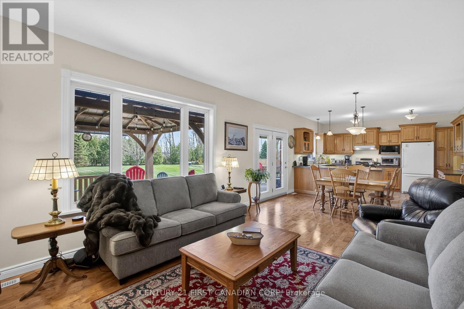 653 PETER STREET - 14