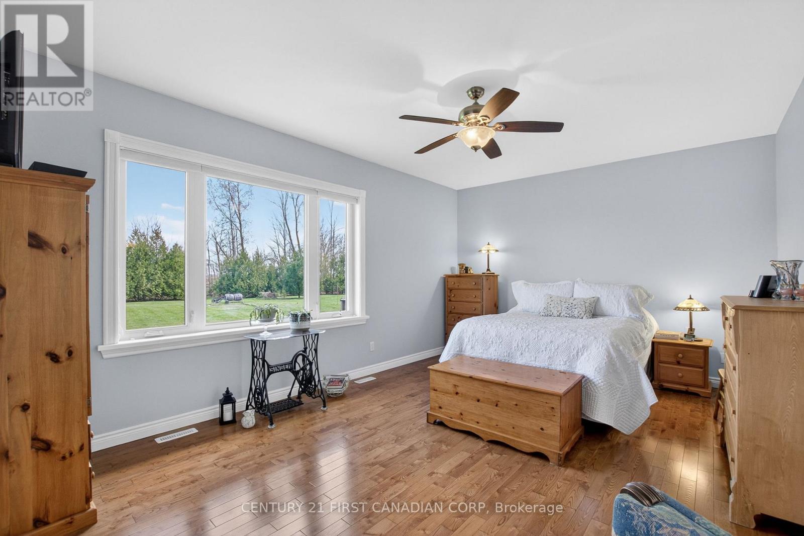 653 PETER STREET - 16