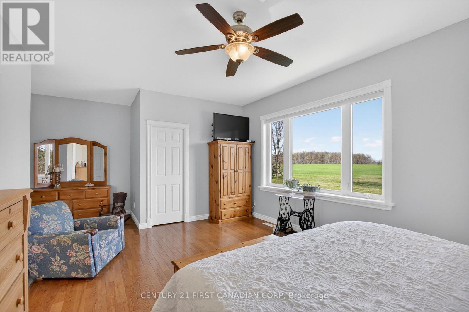 653 PETER STREET - 20
