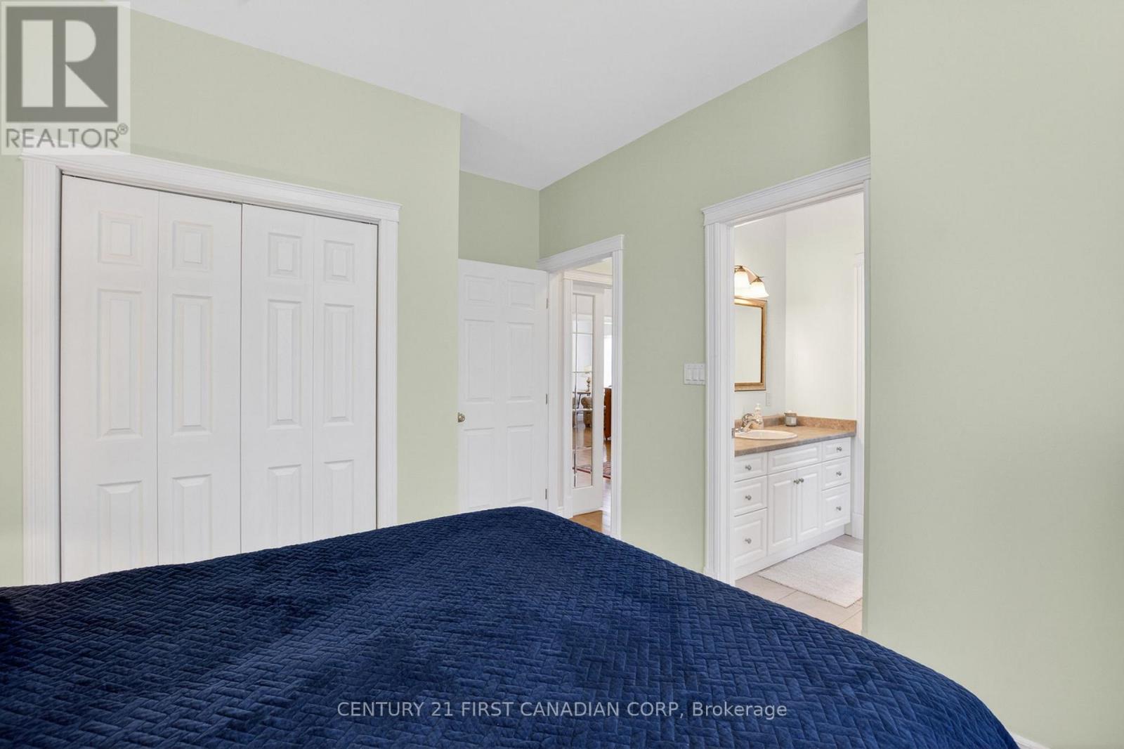 653 PETER STREET - 25