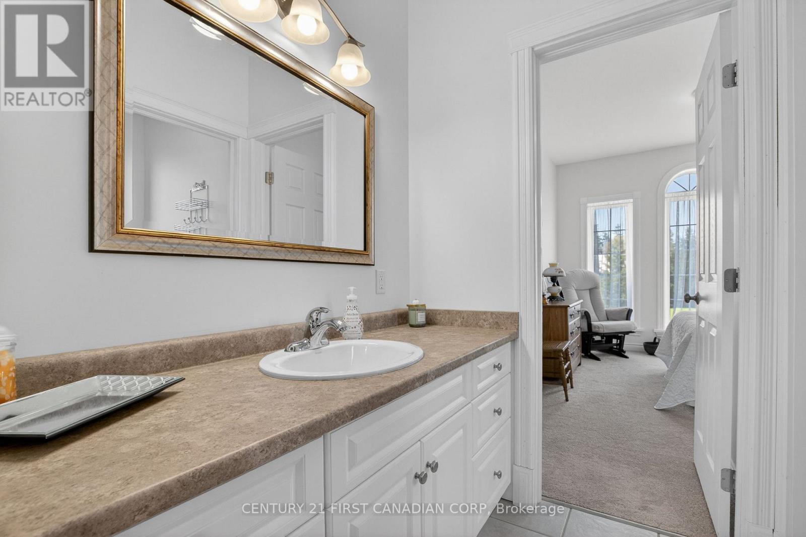653 PETER STREET - 26