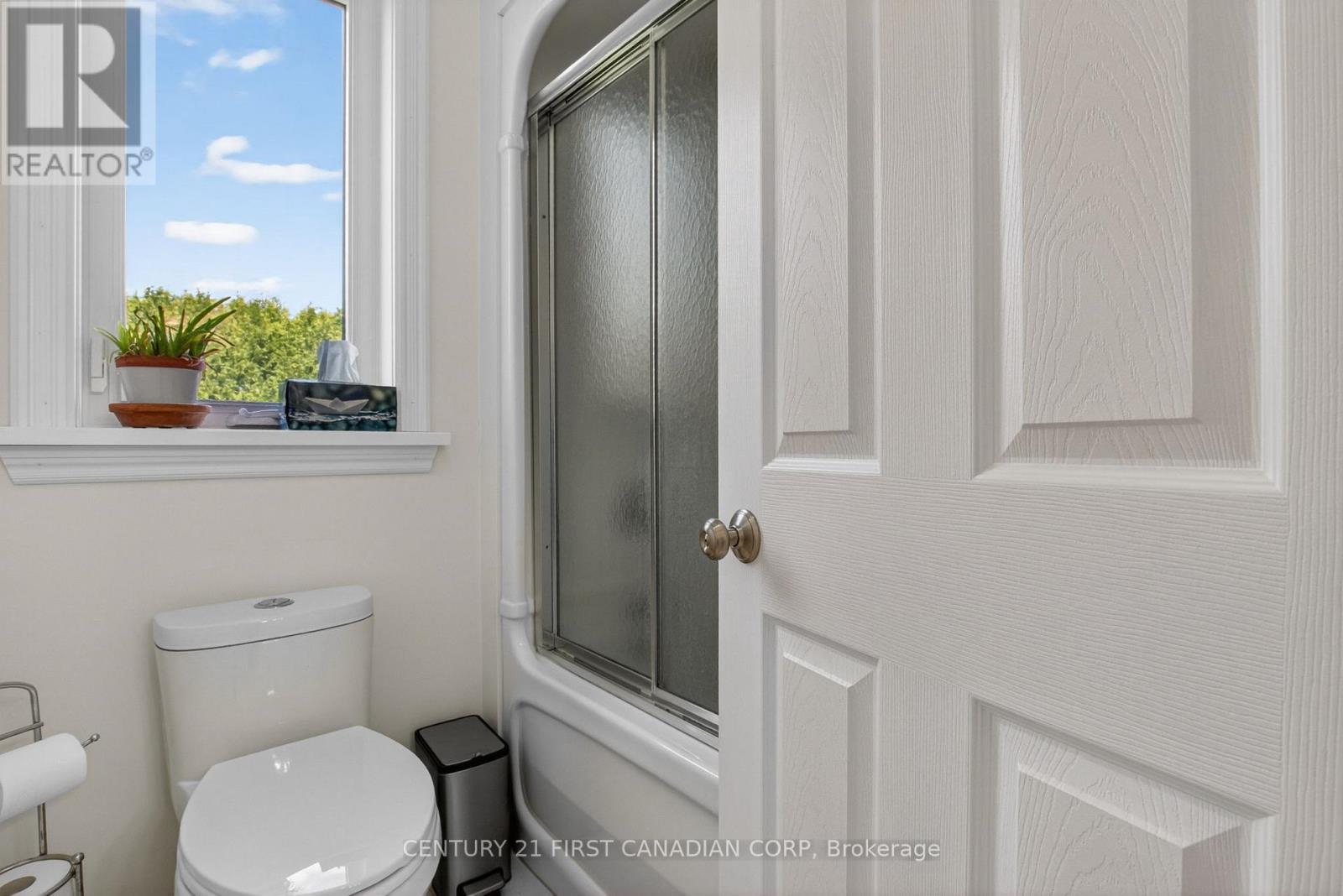 653 PETER STREET - 27
