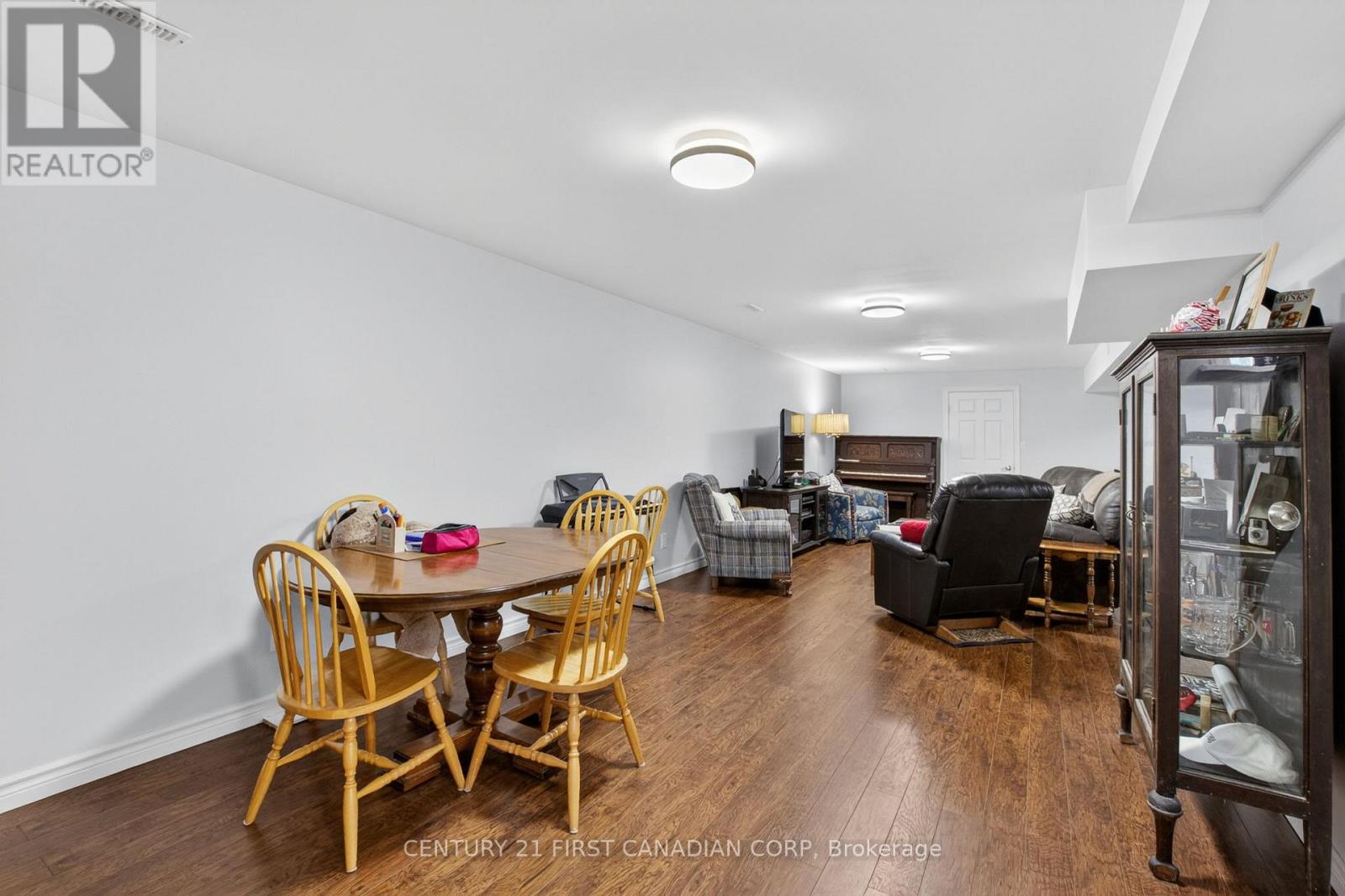 653 PETER STREET - 31