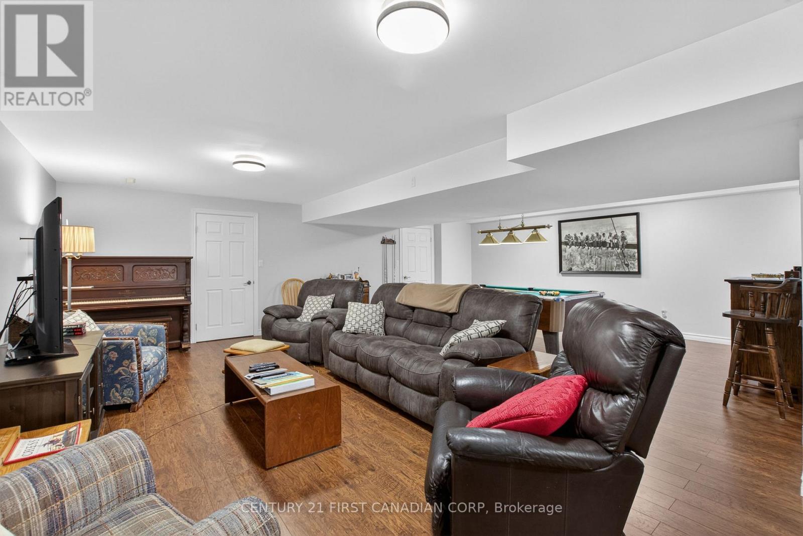 653 PETER STREET - 32