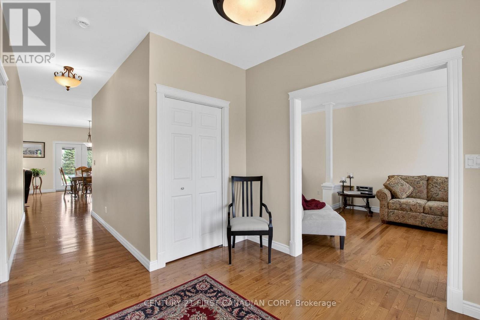 653 PETER STREET - 4