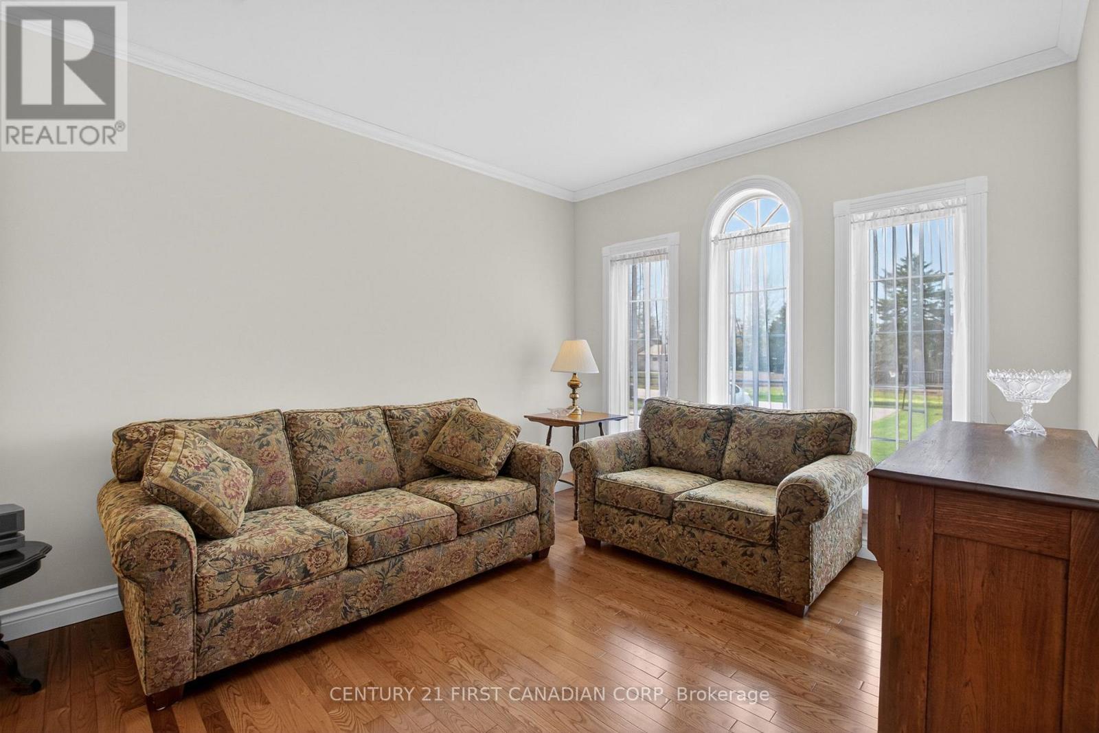 653 PETER STREET - 5