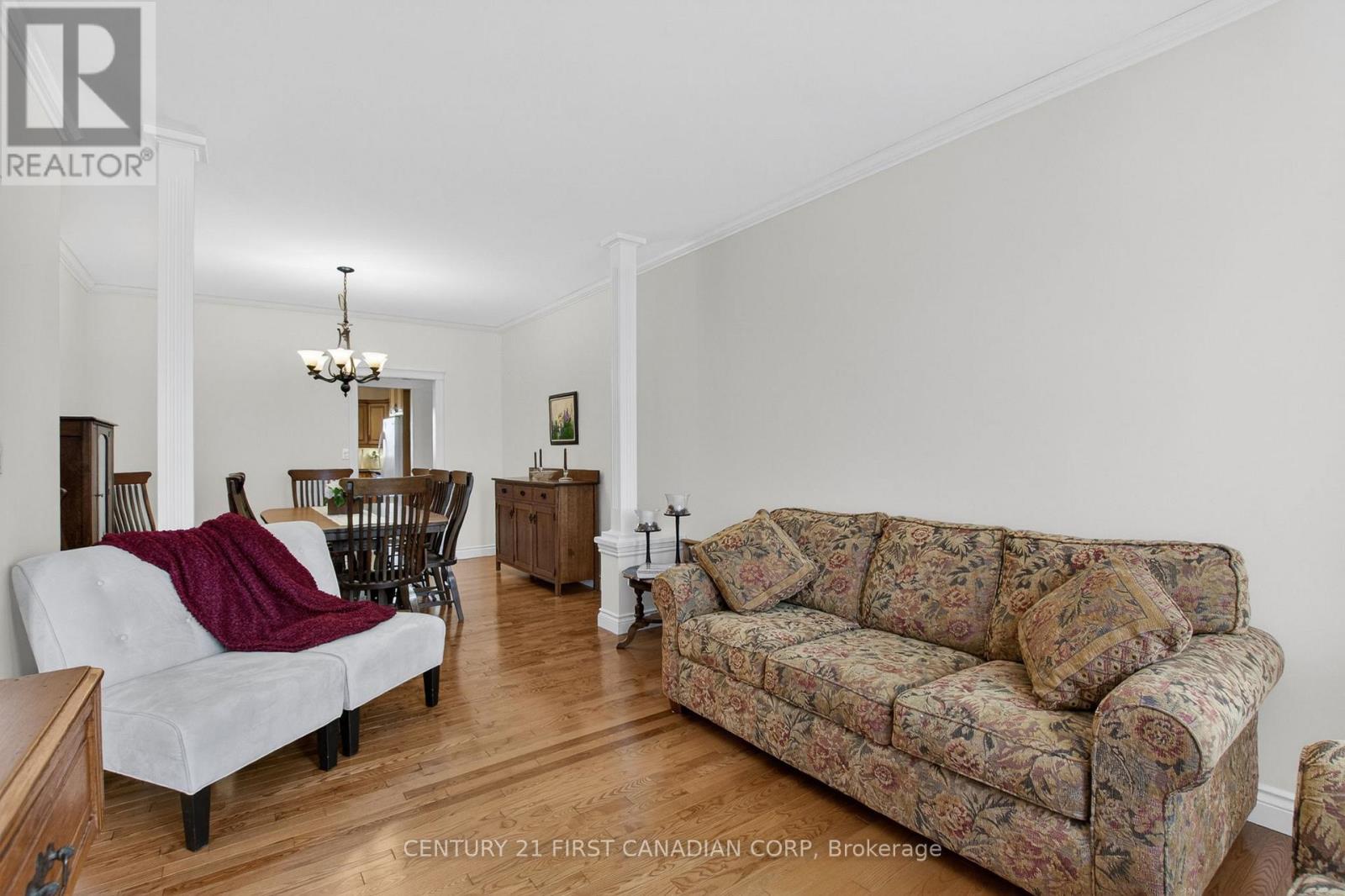653 PETER STREET - 6