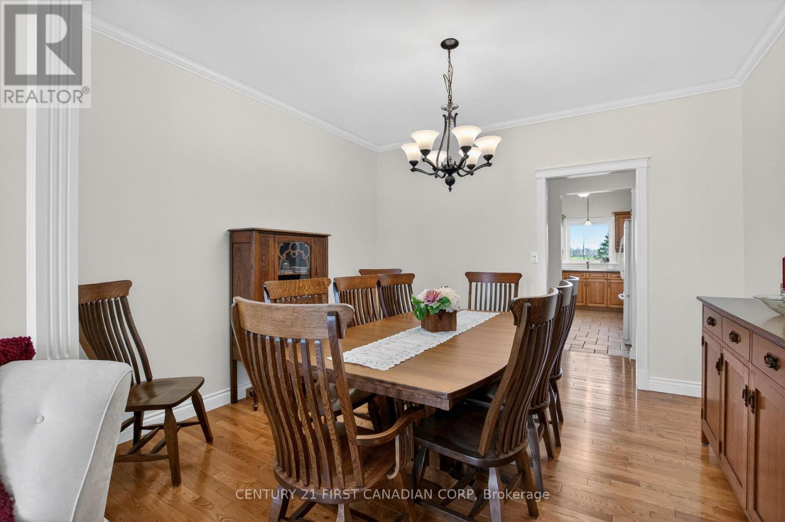 653 PETER STREET - 7