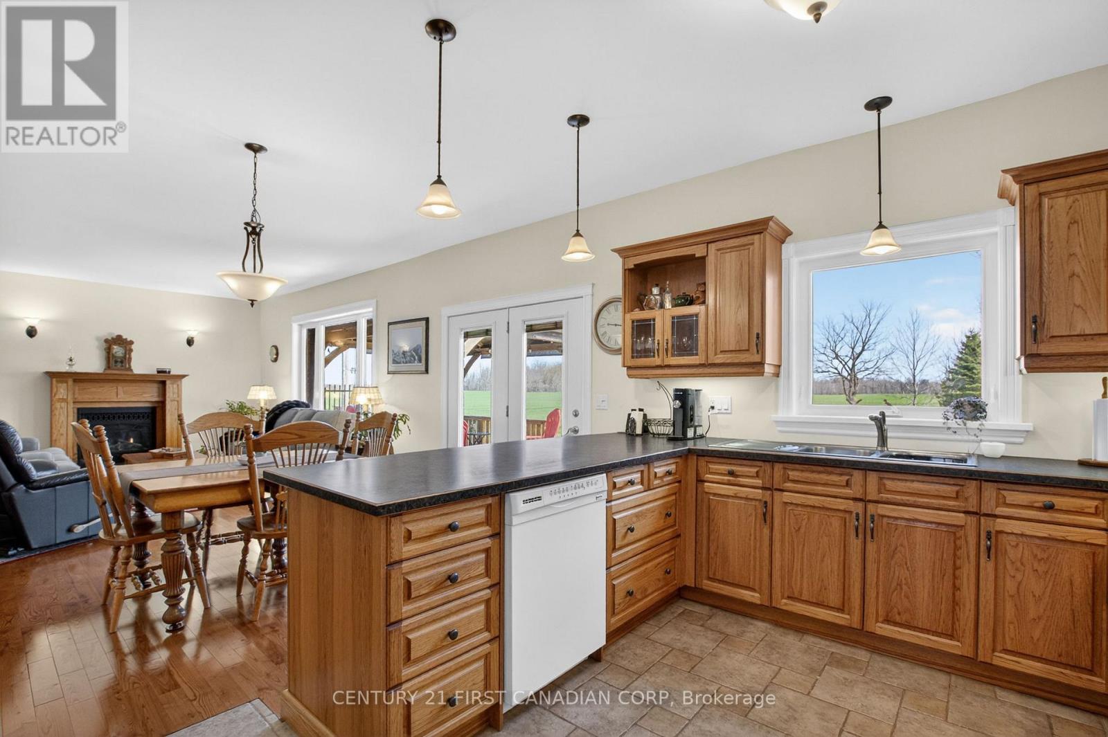 653 PETER STREET - 8