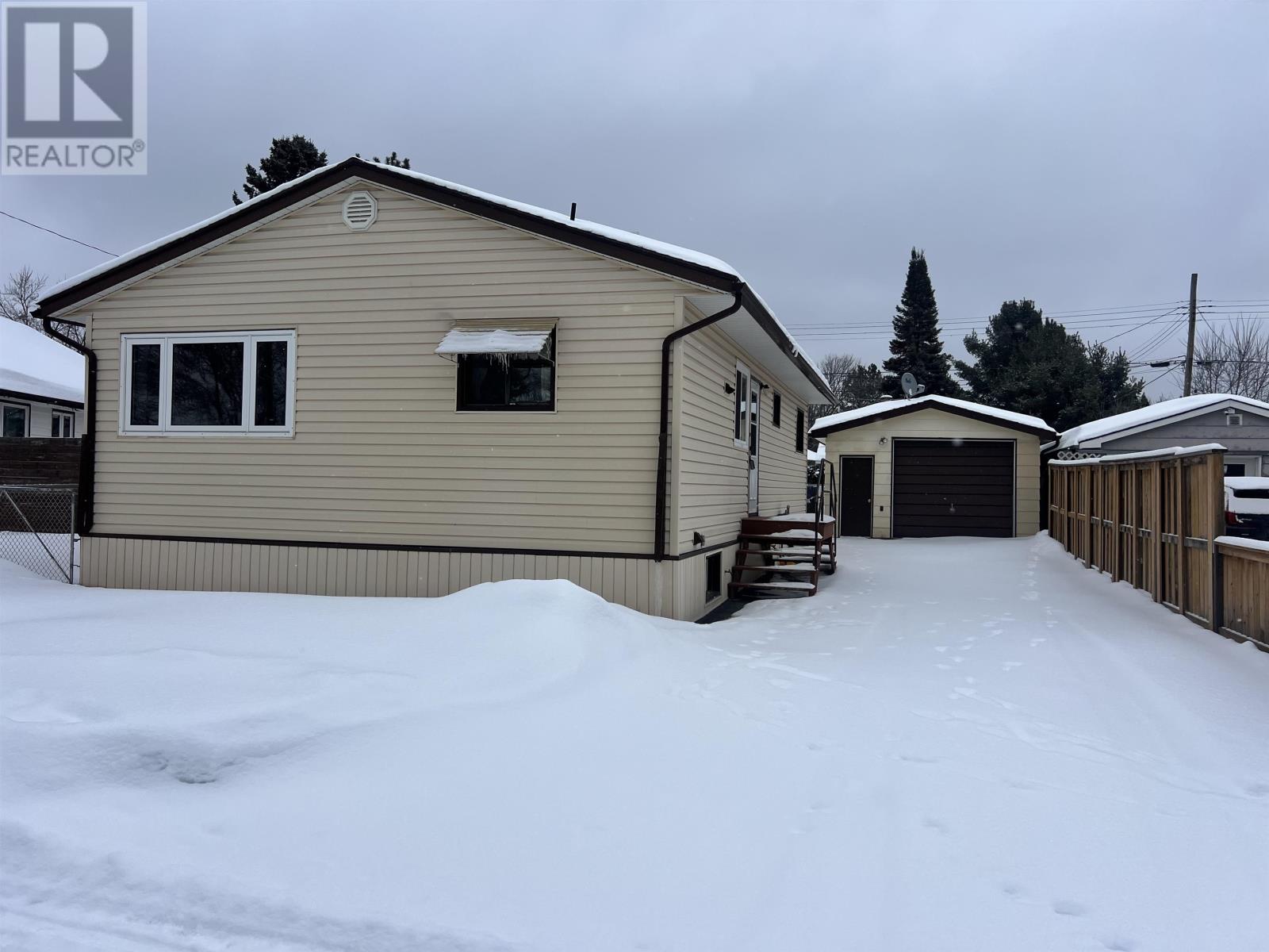 146 Pine CRES