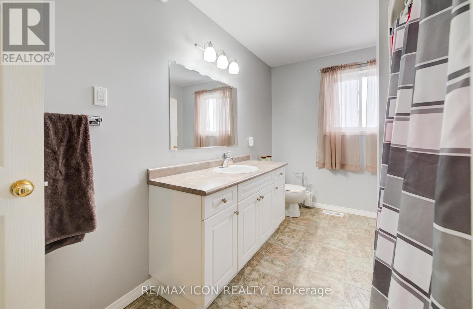 460 KING STREET E - 20