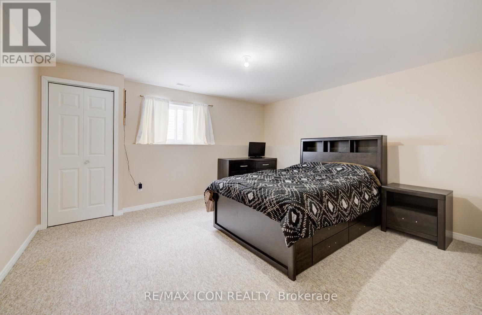 460 KING STREET E - 32