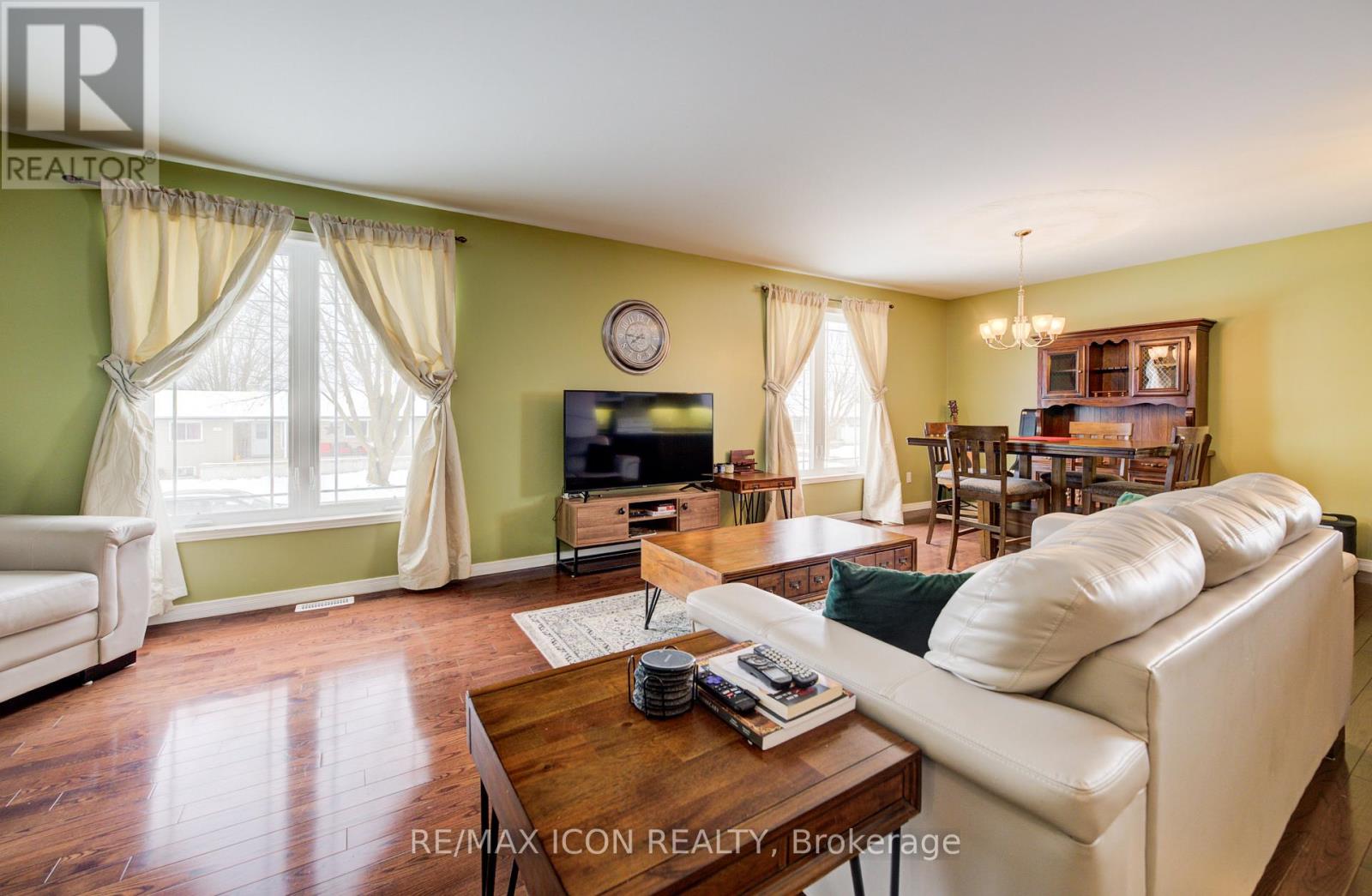 460 KING STREET E - 8