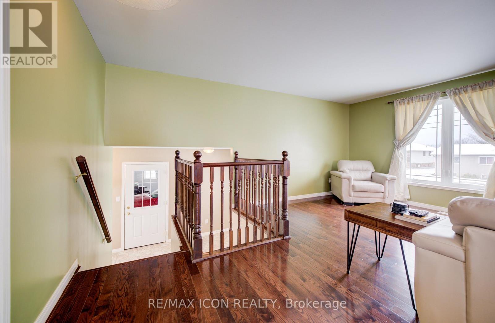 460 KING STREET E - 7