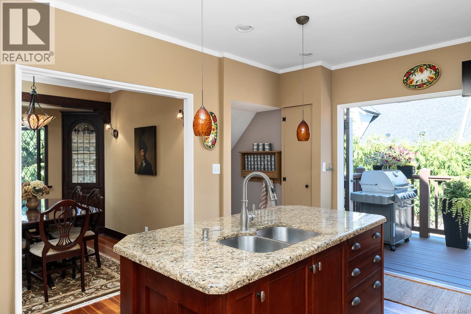 671 Linkleas Avenue, Oak Bay
