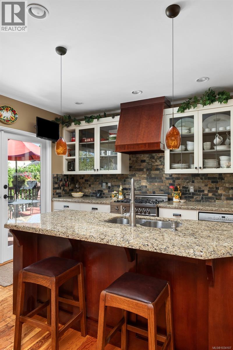  671 Linkleas Avenue, Oak Bay