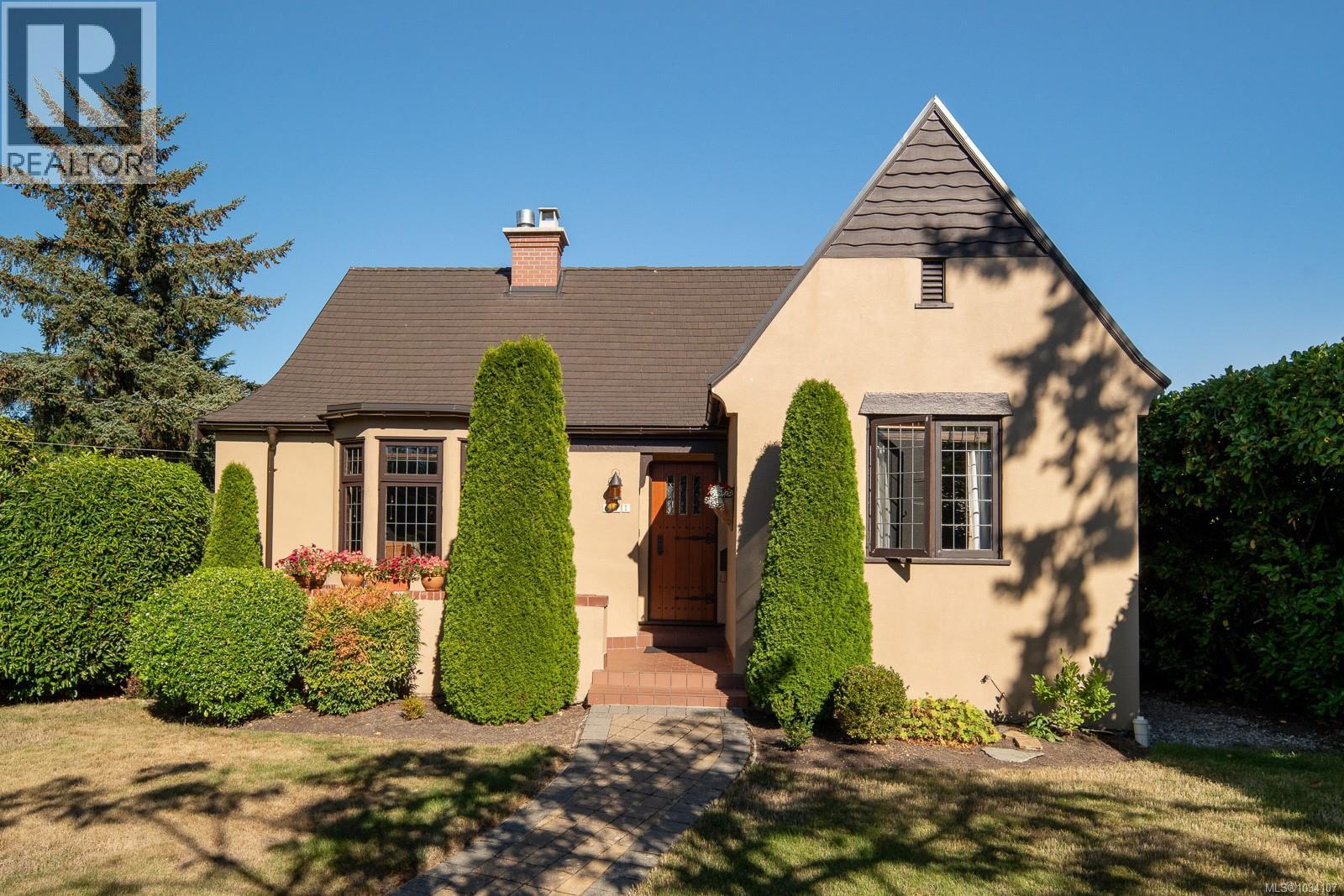  671 Linkleas Avenue, Oak Bay