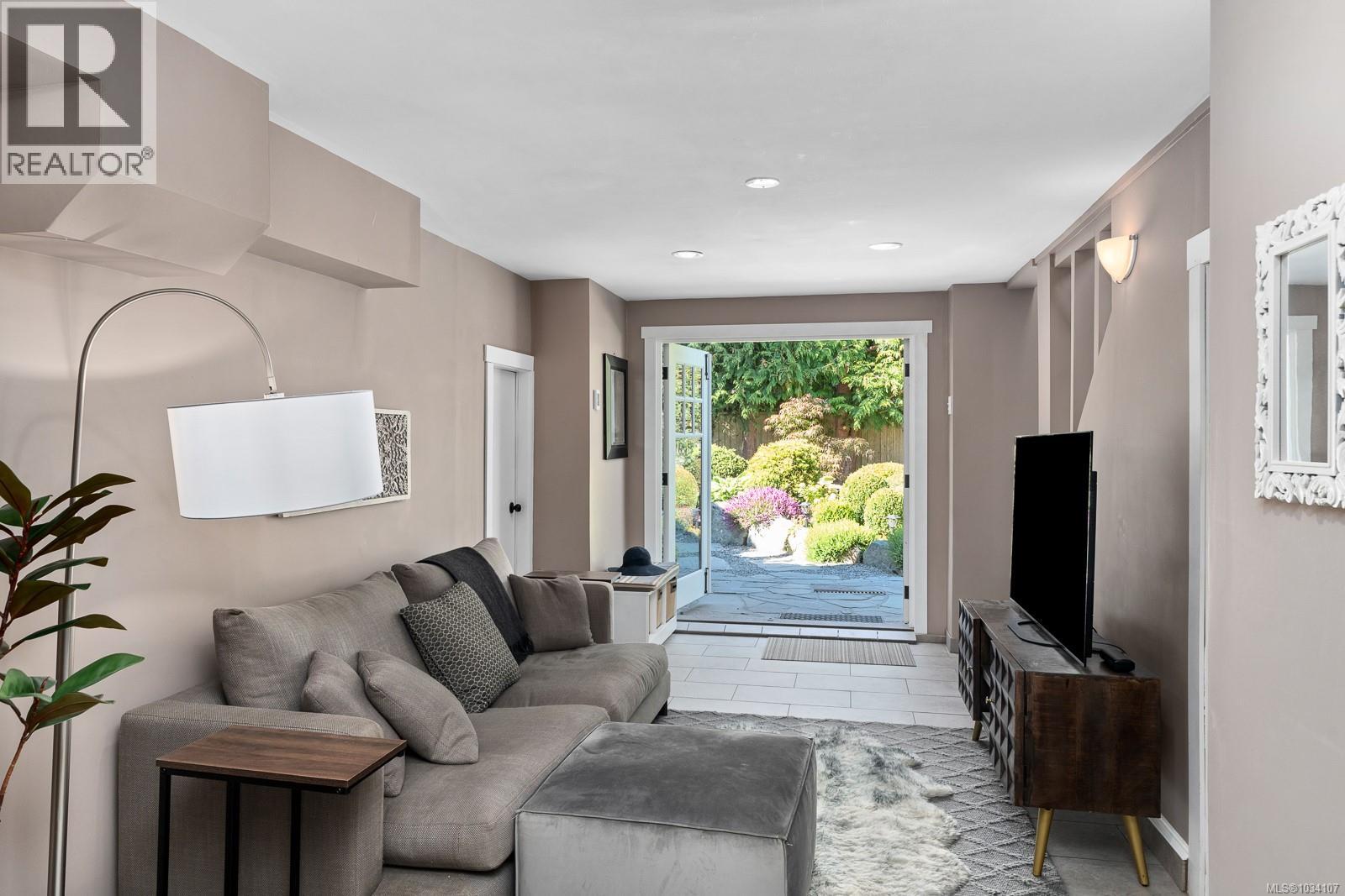  671 Linkleas Avenue, Oak Bay
