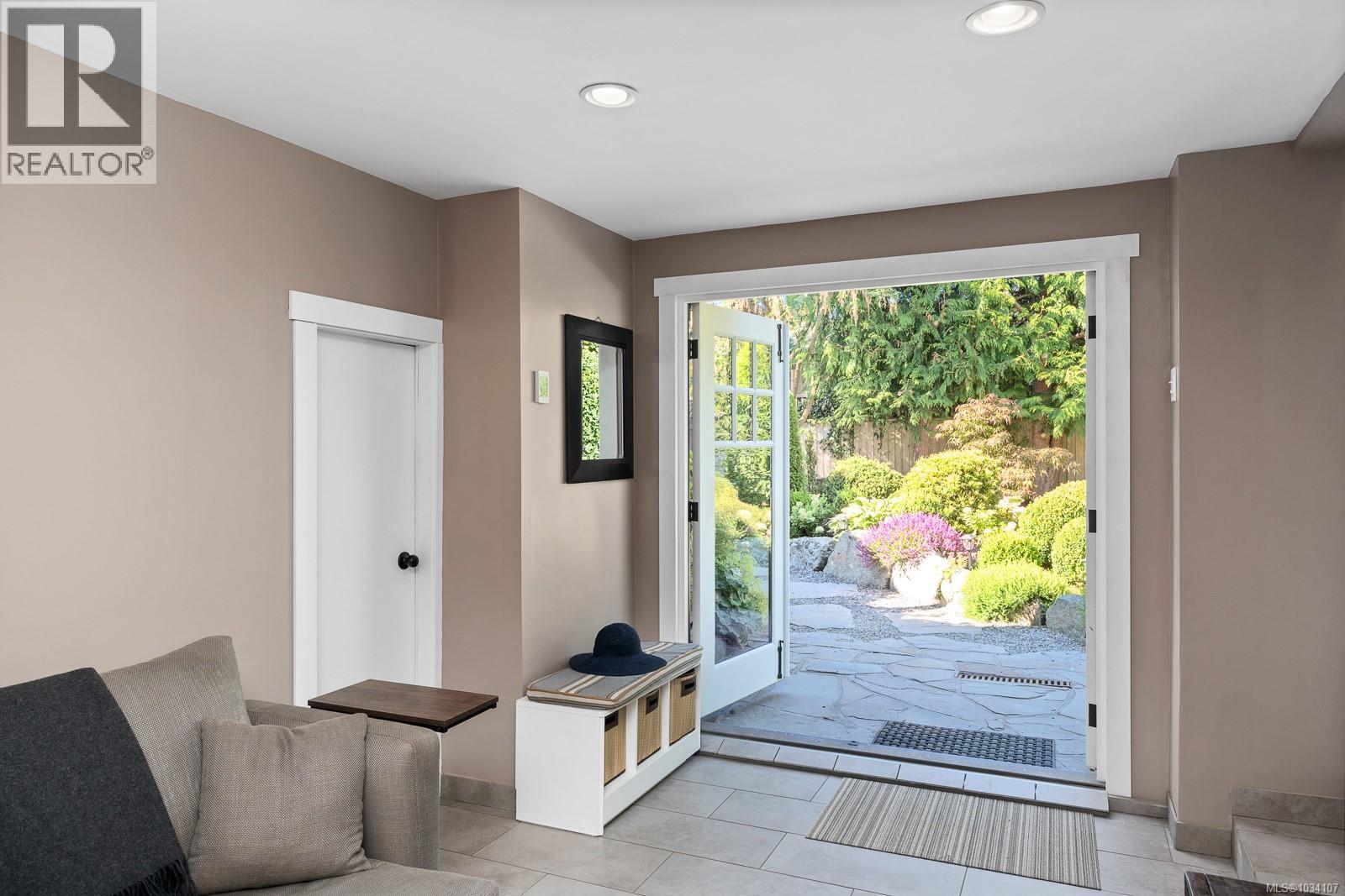  671 Linkleas Avenue, Oak Bay