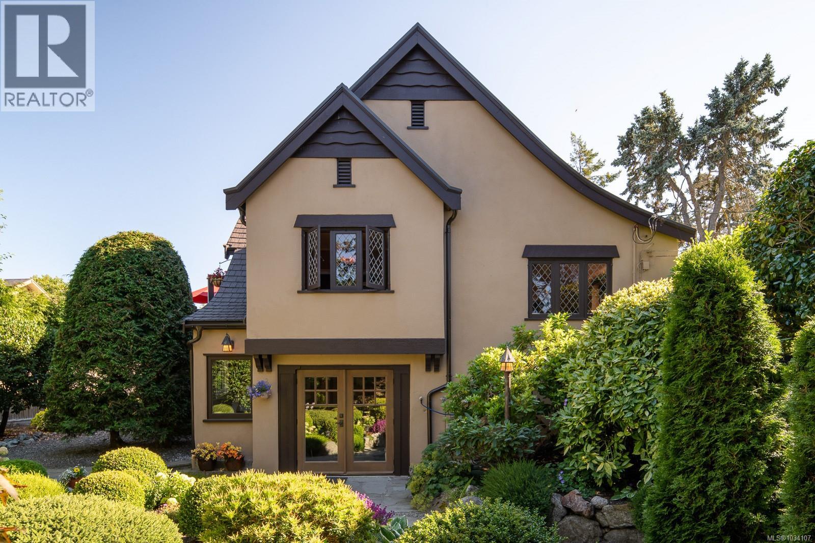  671 Linkleas Avenue, Oak Bay