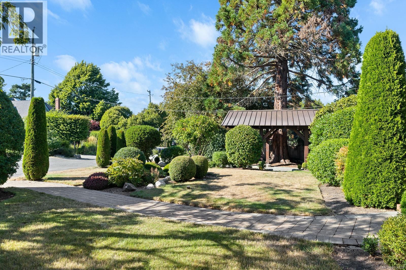  671 Linkleas Avenue, Oak Bay