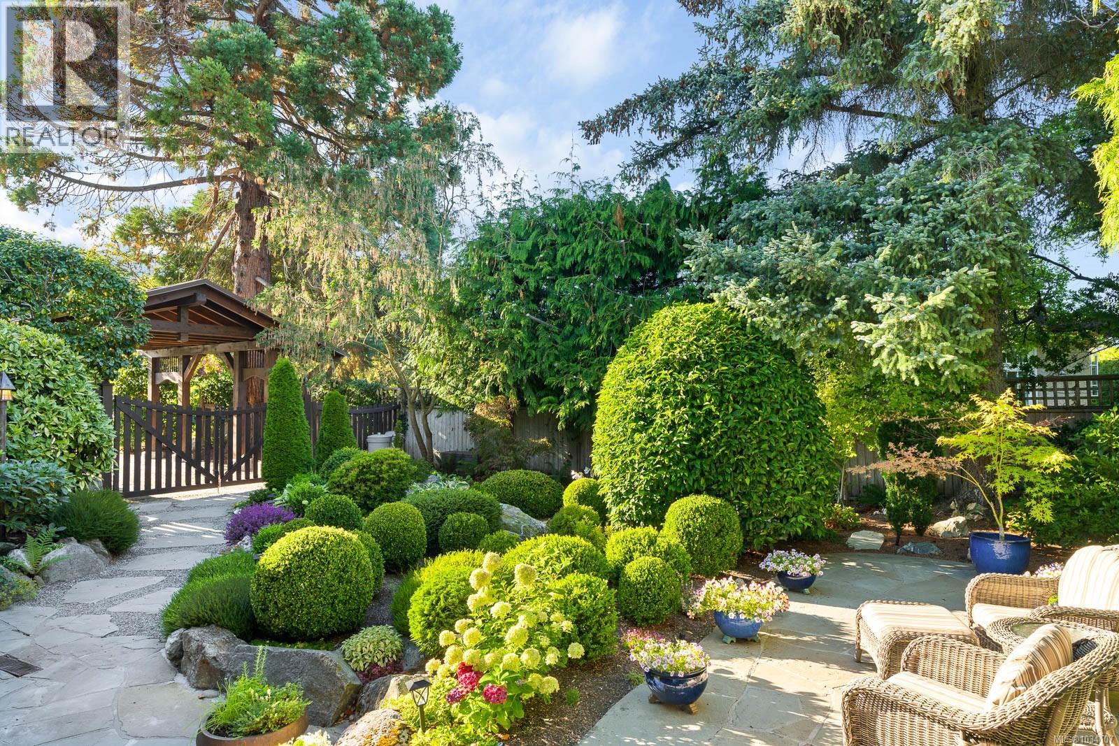  671 Linkleas Avenue, Oak Bay