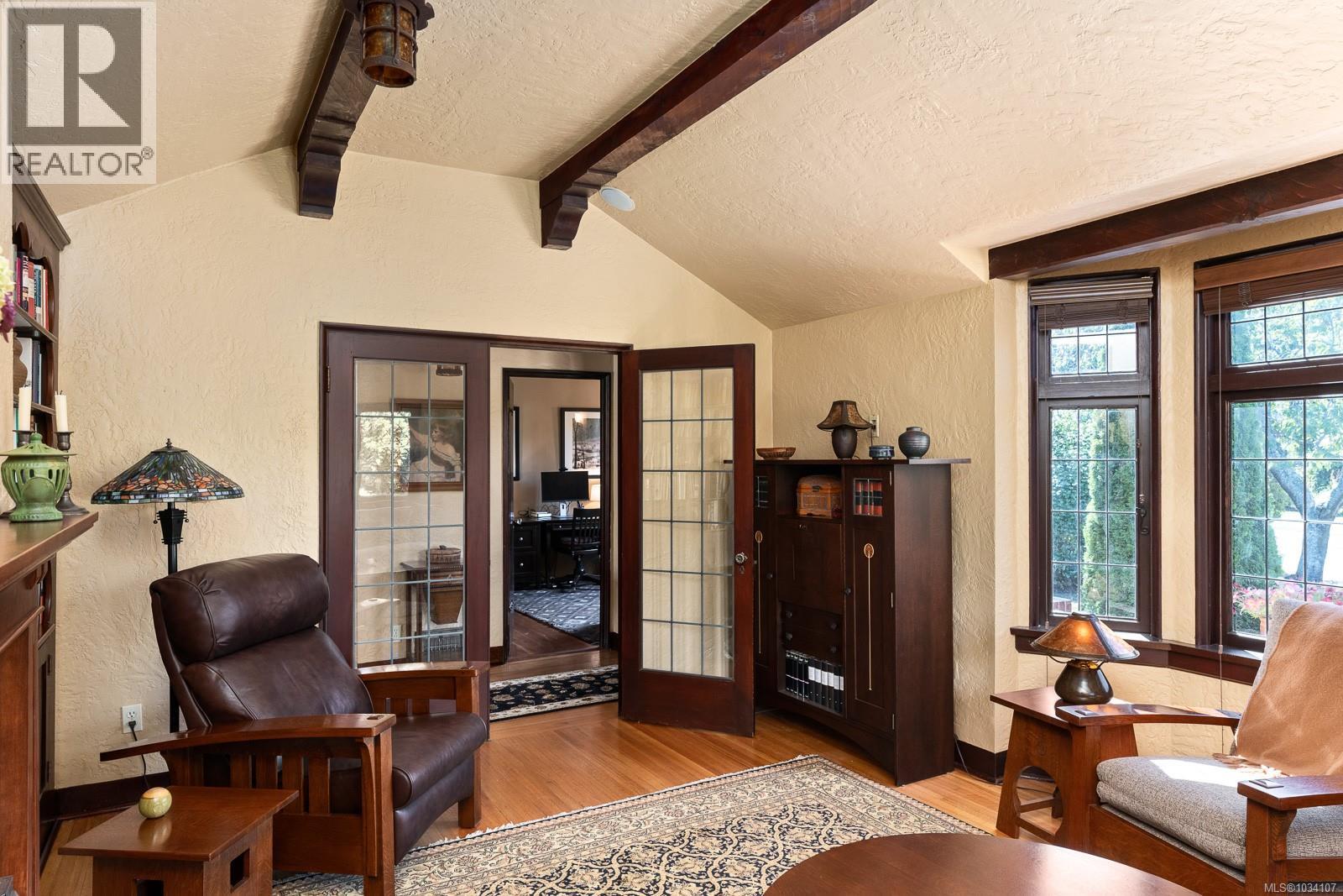  671 Linkleas Avenue, Oak Bay