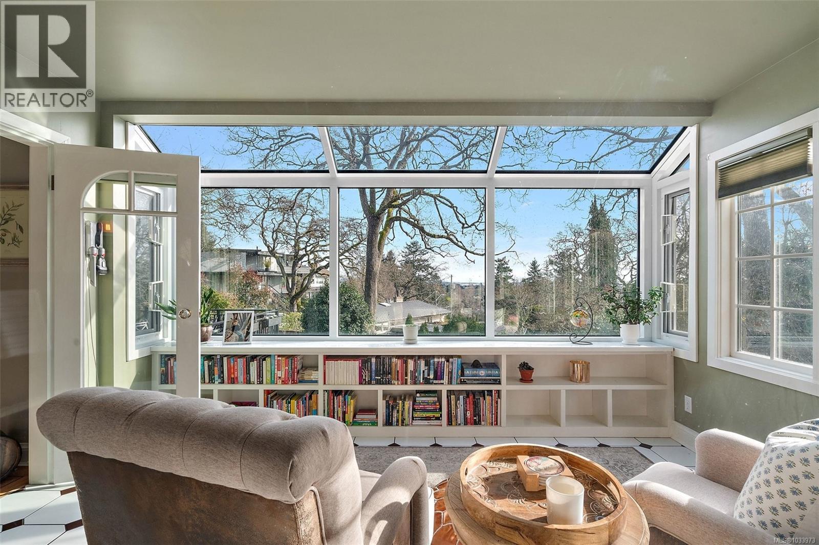 995 Terrace Ave, Victoria