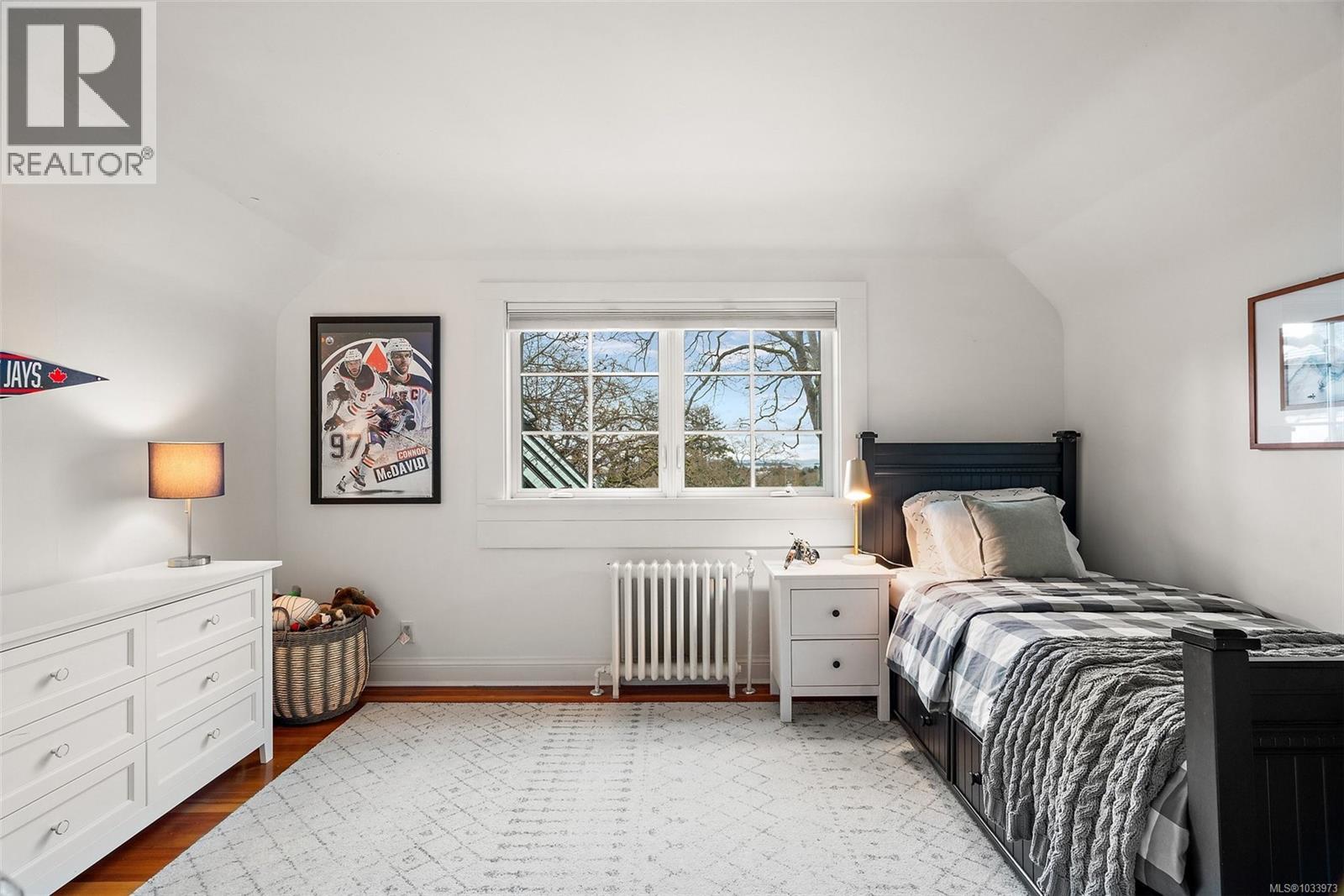 995 Terrace Ave, Victoria