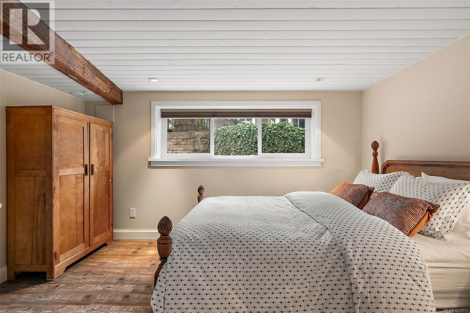 995 Terrace Ave, Victoria